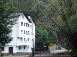 Hotel Peralba, hotel with parking in Aixovall