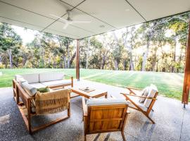 Black Cockatoo Retreat - 5 Star Luxury Acreage, hotel a Quindalup