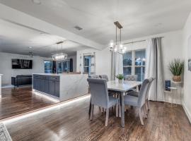 Dallas Luxury Near Lake 4BR 3BA - 2 Ensuites, hotel in Dallas