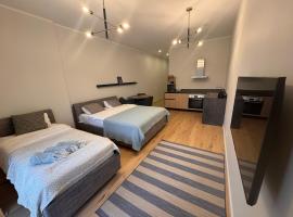 Albatross apartamenti Ķesterciemā, hotel con pileta en Ķesterciems