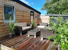 "Honeybee" knusse houten chalet, cabin in Anloo