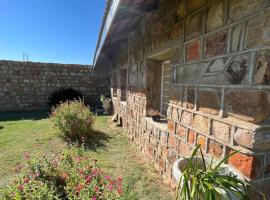Luxurious African Farm Cottage stay in Vryburg, Hotel in Vryburg