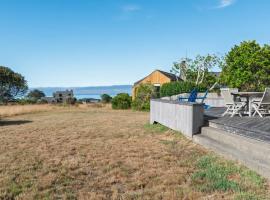 Soak in Bluff & Ocean Views at Blair with Hot Tub, hotel v destinácii Sea Ranch
