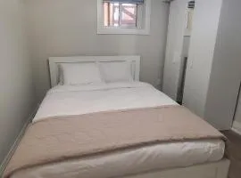 Cozy Basement Stay in Mississauga