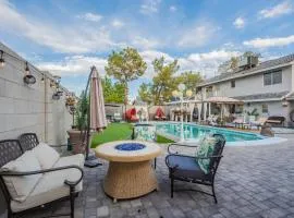 Family Fun 4-bedroom house House with Pool & Hot Tub & Game Room & Mini Golf in Chandler