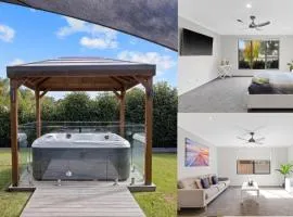Birchwood Villa Cowes, Pool & Tennis in complex