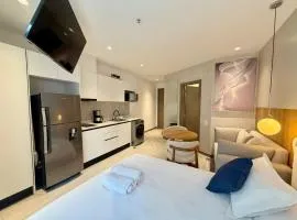 Suite Ejecutiva de Lujo 2 personas, Wi-Fi, cafetera, GYM, Jacuzzy, a 3 minutos del Parque La Carolina