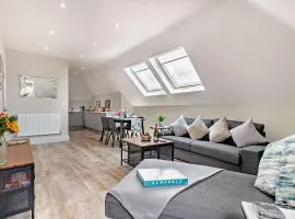SOBO Loft Sleek Southbourne 2-Bedroom Apartment Close to SOBO Beach