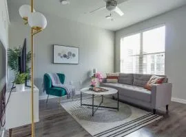 Boulevard Stays Pool Gym Parking 1BR King Suite C