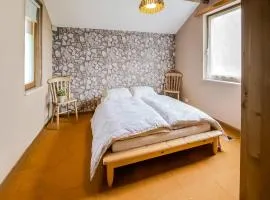 Quiet valley view retreat
