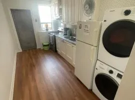 BLOOR ST DOWNTOWN SUITE FULL APARTMENT -Private Patio