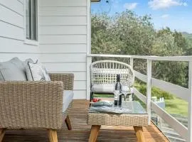 Ulladulla Beach House - steps to Racecourse Beach