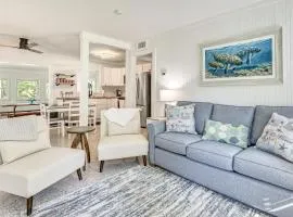 Walk to Crystal River Home with Lanai and Yard!