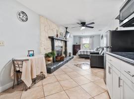 PRIVATE STUDIO near Busch Gardens & USF, hotel en Tampa