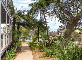 Bowen View - pet-friendly home near Hyams Beach, spa hotel in Hyams Beach