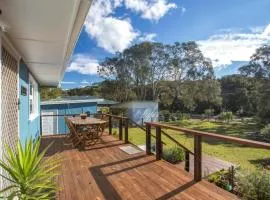 Retro Beach Cottage - classic surf getaway