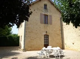 Maison à Proissans: Confort, Cour Close, Près de Sarlat - FR-1-616-390