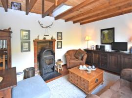 Vintage-Ferienhaus mit eigener Terrasse, khách sạn ở Eichenborn