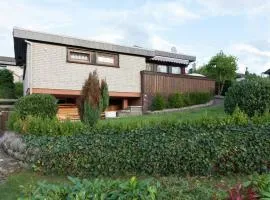 Ruhiger Bungalow am Hennesee mit Terrasse