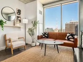 Boulevard Stays Downtown Highrise STU Sky Pool Parking Gym 05