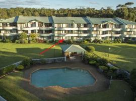 Fathoms 2 - 2BR beach resort apartment, khách sạn ở Mollymook