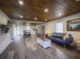 3 Bed 2 Bath Renovated Home Near The Lake