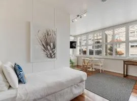 Bay Court Iii - Spacious Studio Near Hayes Beach