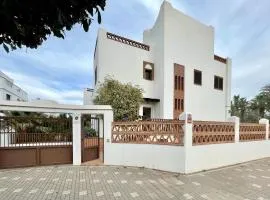 Sunlit Villa near Golf