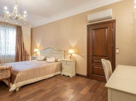 Empress comfort、サリーのホテル