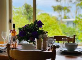 Beach Dreaming - coastal retreat walk to beach, hotel v destinaci Mollymook