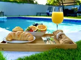 CasaMia Only 10 min to Wynwood with New Pool, Bikes, Parking and Privacy