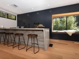 Daydream Cottage - beachside luxury in Lilli Pilli