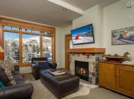 The Powder Den Cozy Alpine Basecamp