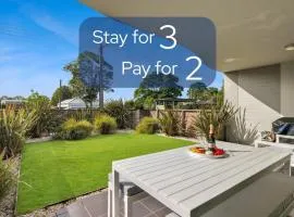 Our Beach House at Husky - Stay for 3 Pay for 2! Coastal Couples Escape