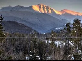 10 Min To Resort! Amazing Views & Sauna!