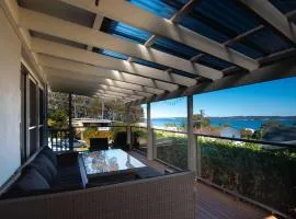 Coastal Escape - walking distance to beach pet friendly