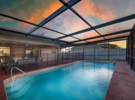 Heated Pool Game Room 9 beds Families!, Hotel in Matlacha