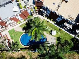 Pool And Private Rooftop Access In Town!