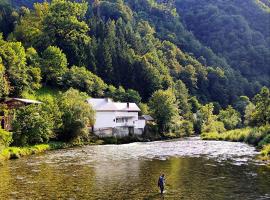 Holiday Home Mila, khách sạn ở Spodnja Idrija