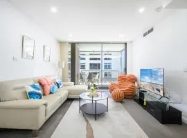 Live On the Iconic Sydney CBD Wharf with family