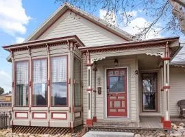 Mountain View Victorian With Hot Tub!