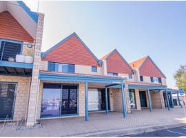 Portside Paradise Marina-Front Retreat with Views, hotel v destinaci Geographe