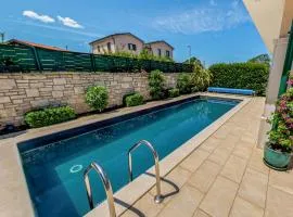 Lovely Home In Buje With Sauna - Cis388