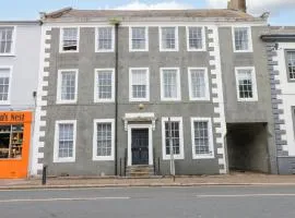 Lowther Apartment