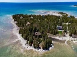 Surrounded By Water, W Hot Tub & Lounges
