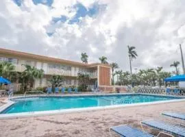 Studio, Pool, Near Beach, Shops, Wifi