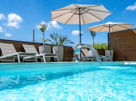 הפנינה הרומנטית - 2 צימרים מושלמים עם ג'קוזי ובריכה מחוממת משותפת، فندق مع مسابح في Oshrat