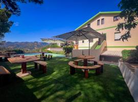 Ostello Brebei Niedda - Base Camp Outdoor & View, hostal en Gonnesa