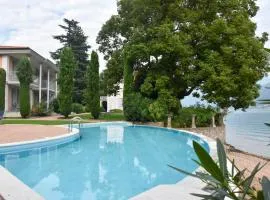 Cozy apartment on the lake, with pool, terrace and free parking - Casa Felice