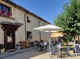 Albergue Laganares - pilgrims hostel -, hotel con estacionamiento en San Nicol&aacute;s del Real Camino